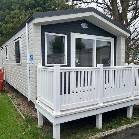 Отель Weymouth Bay Preston  Экстерьер фото