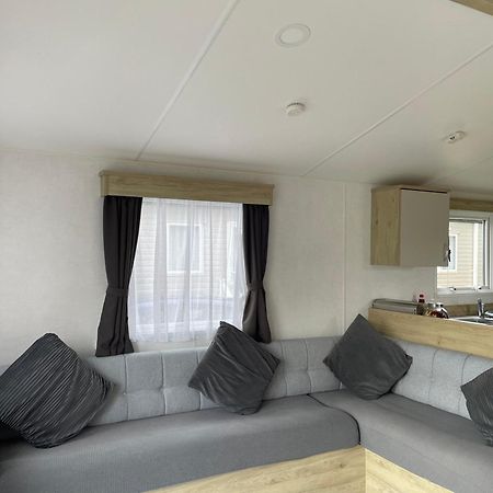 Отель Weymouth Bay Preston  Экстерьер фото