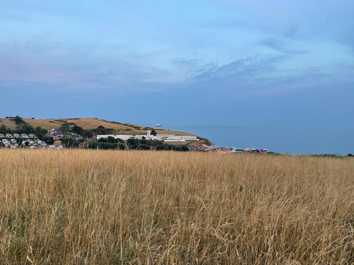 Отель Weymouth Bay Preston  Экстерьер фото