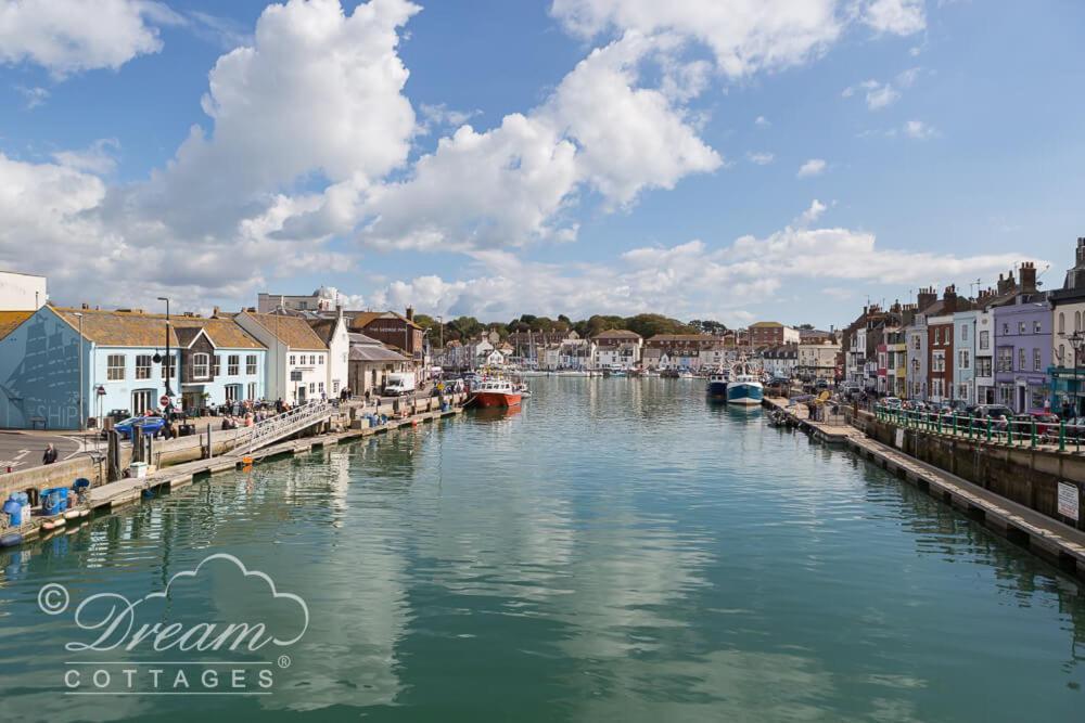 Отель Weymouth Bay Preston  Экстерьер фото