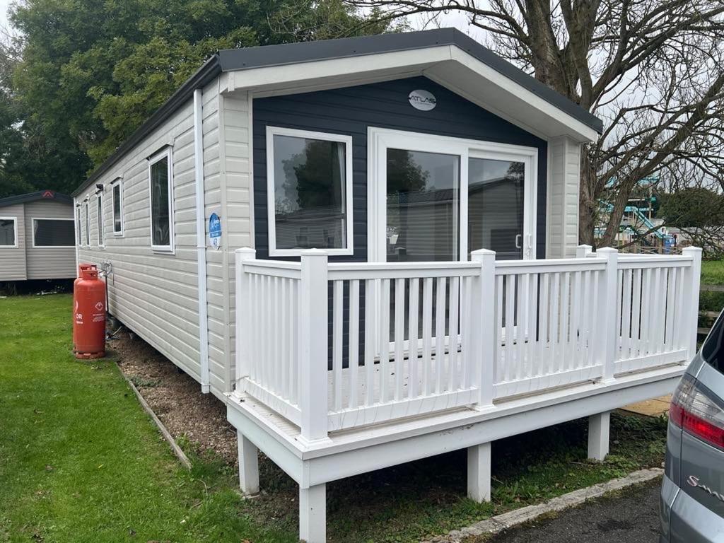 Отель Weymouth Bay Preston  Экстерьер фото