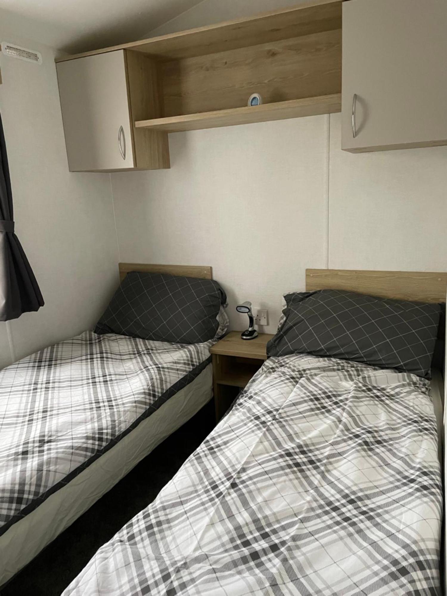 Отель Weymouth Bay Preston  Экстерьер фото