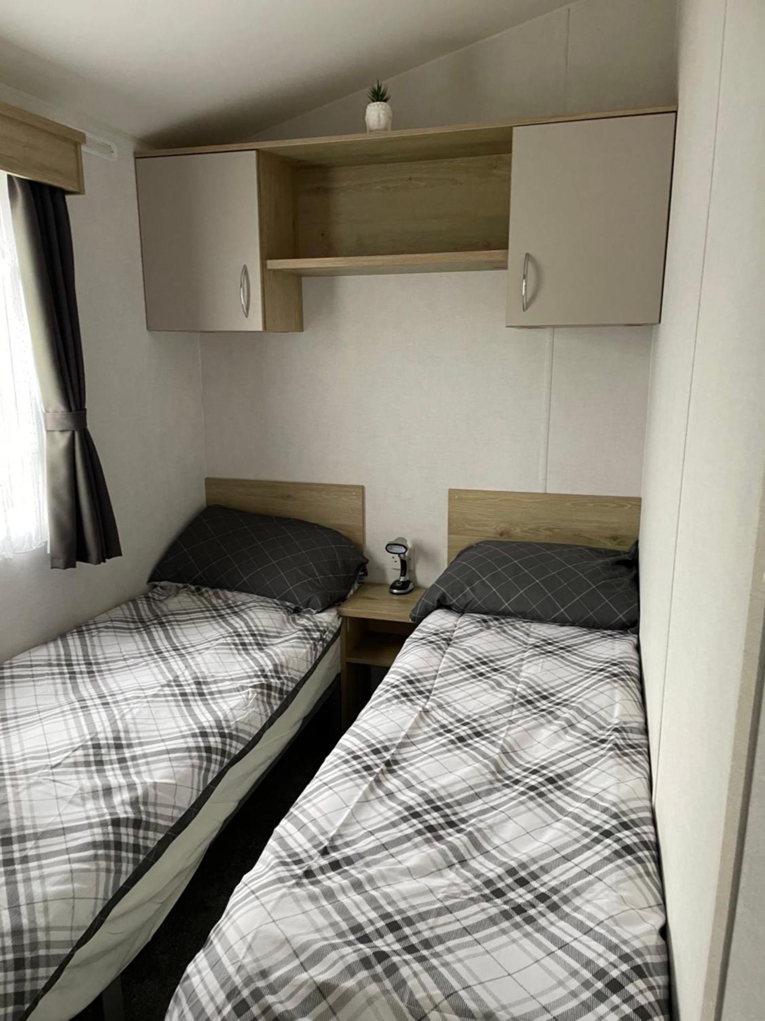Отель Weymouth Bay Preston  Экстерьер фото