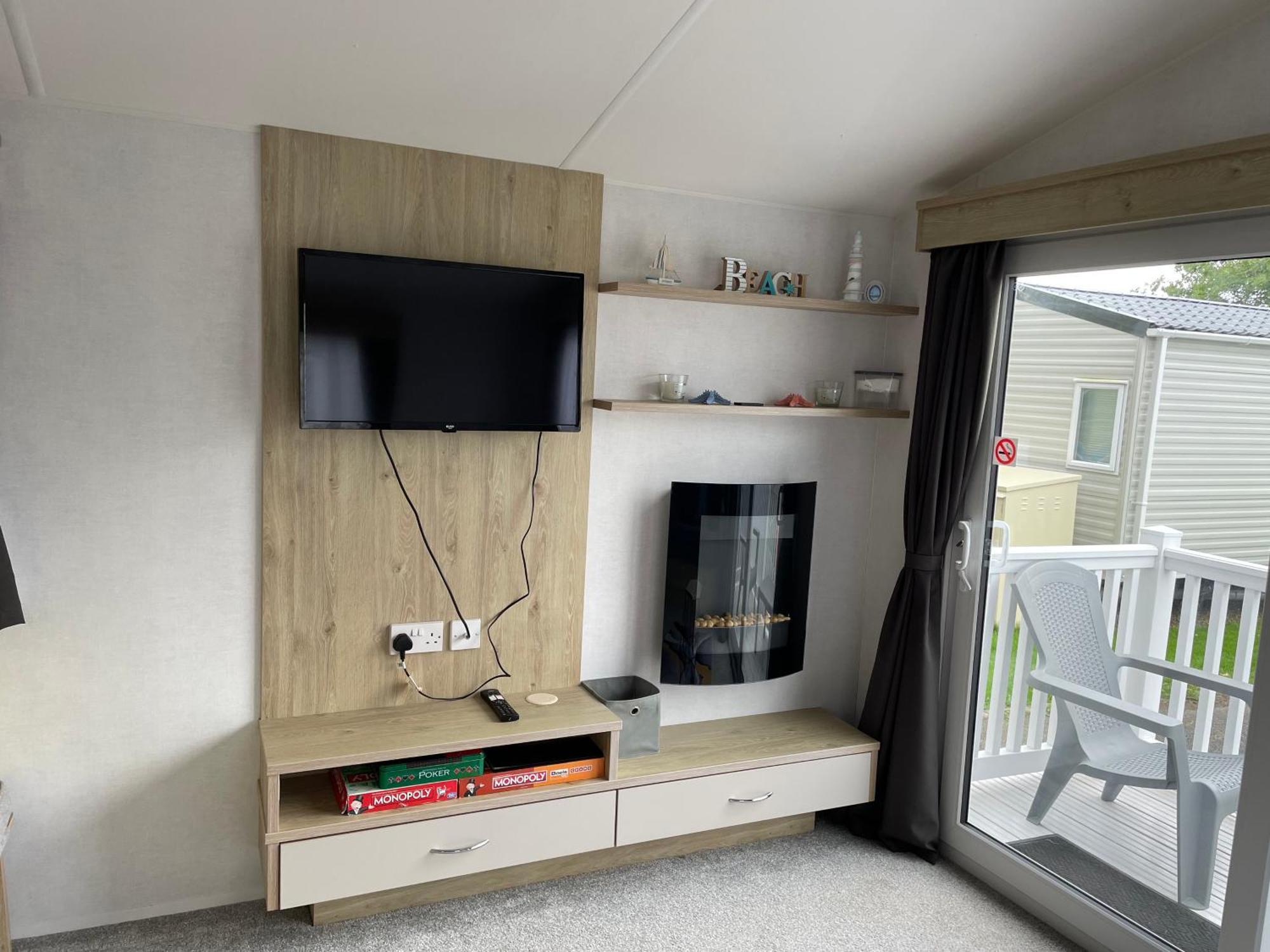 Отель Weymouth Bay Preston  Экстерьер фото