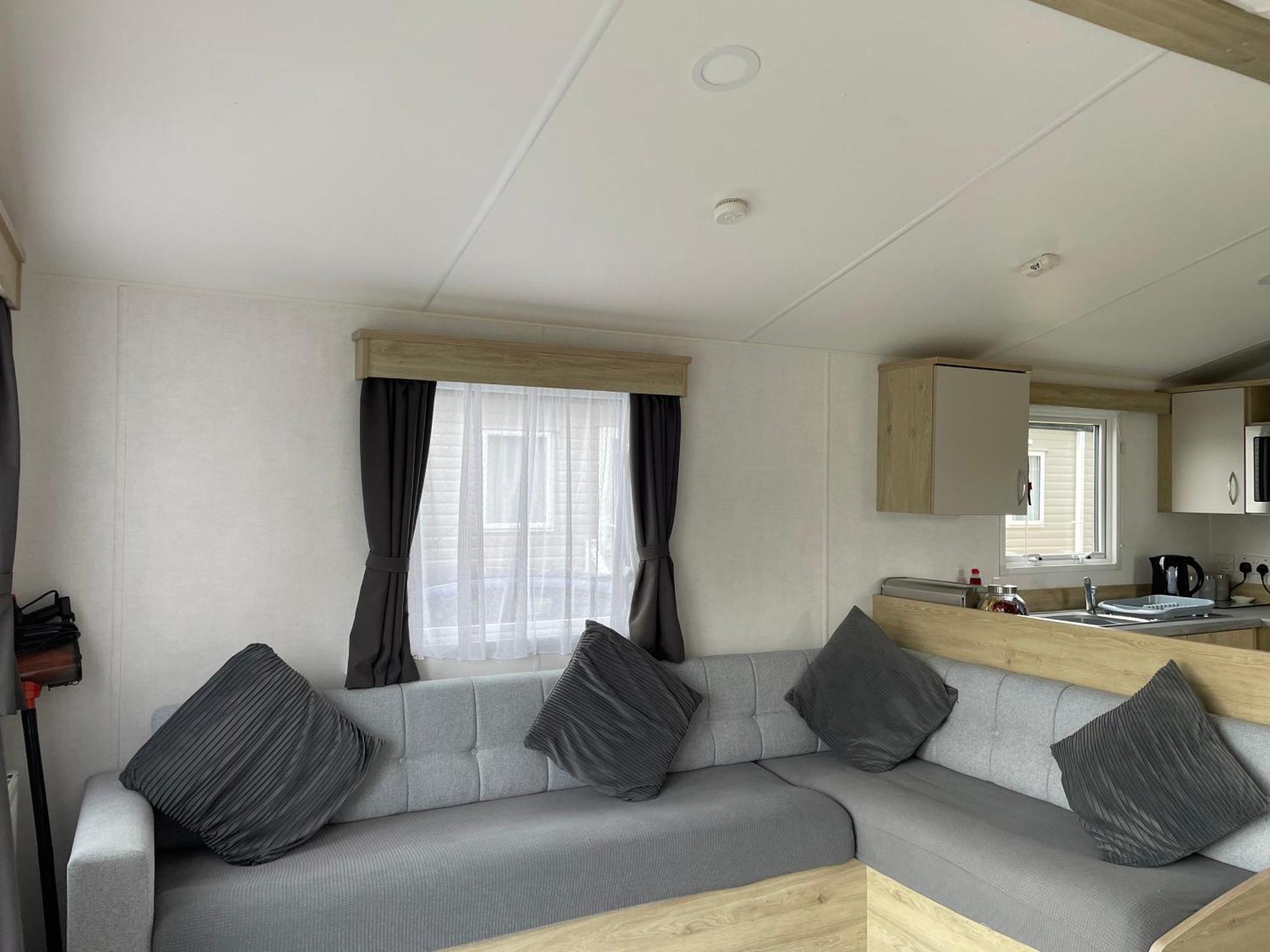 Отель Weymouth Bay Preston  Экстерьер фото