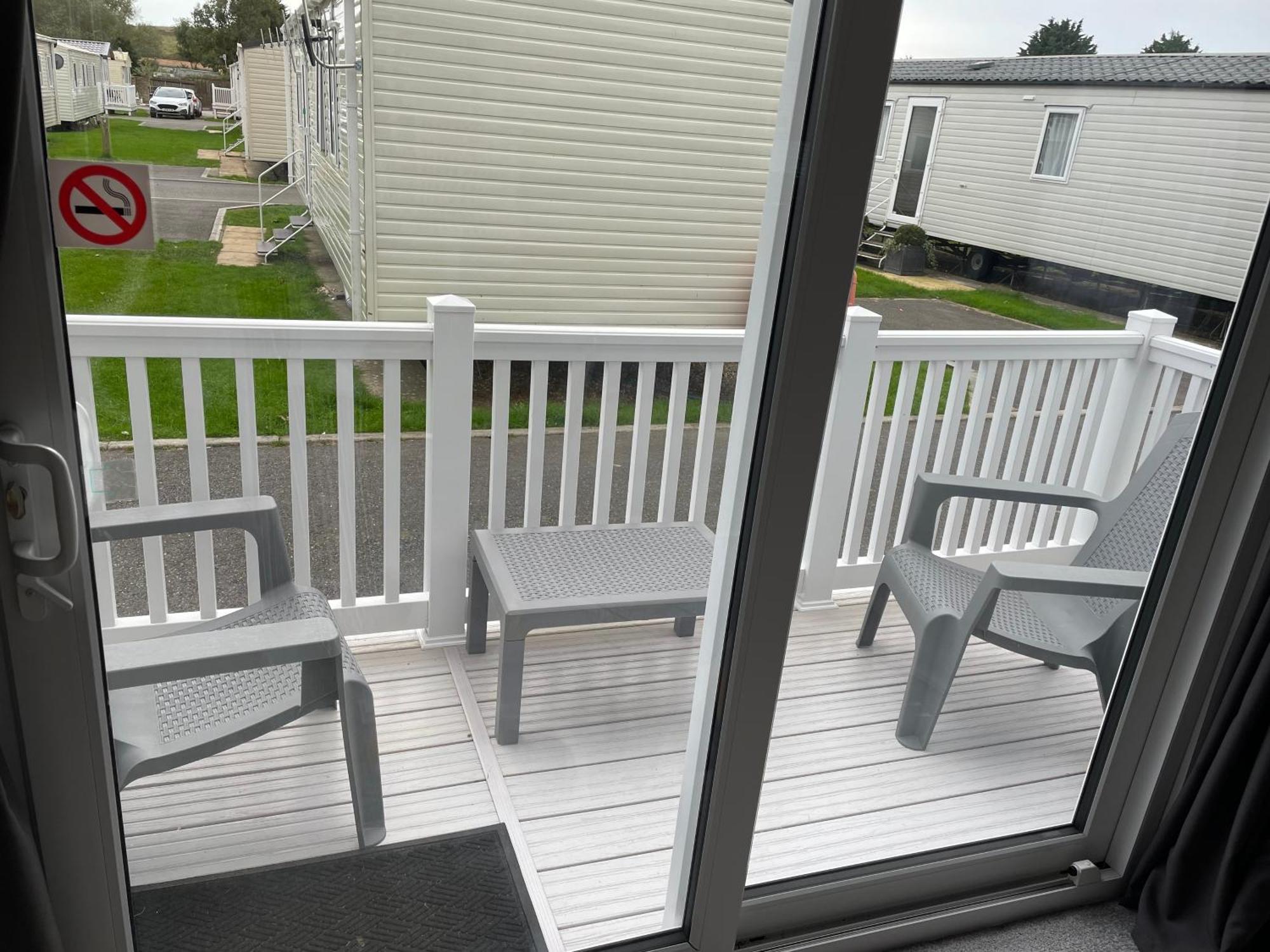 Отель Weymouth Bay Preston  Экстерьер фото